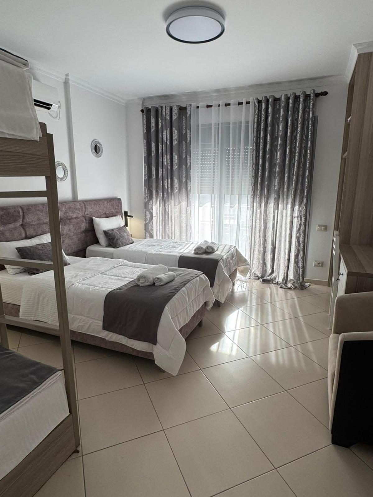 Hotel Abedini Sarandë エクステリア 写真