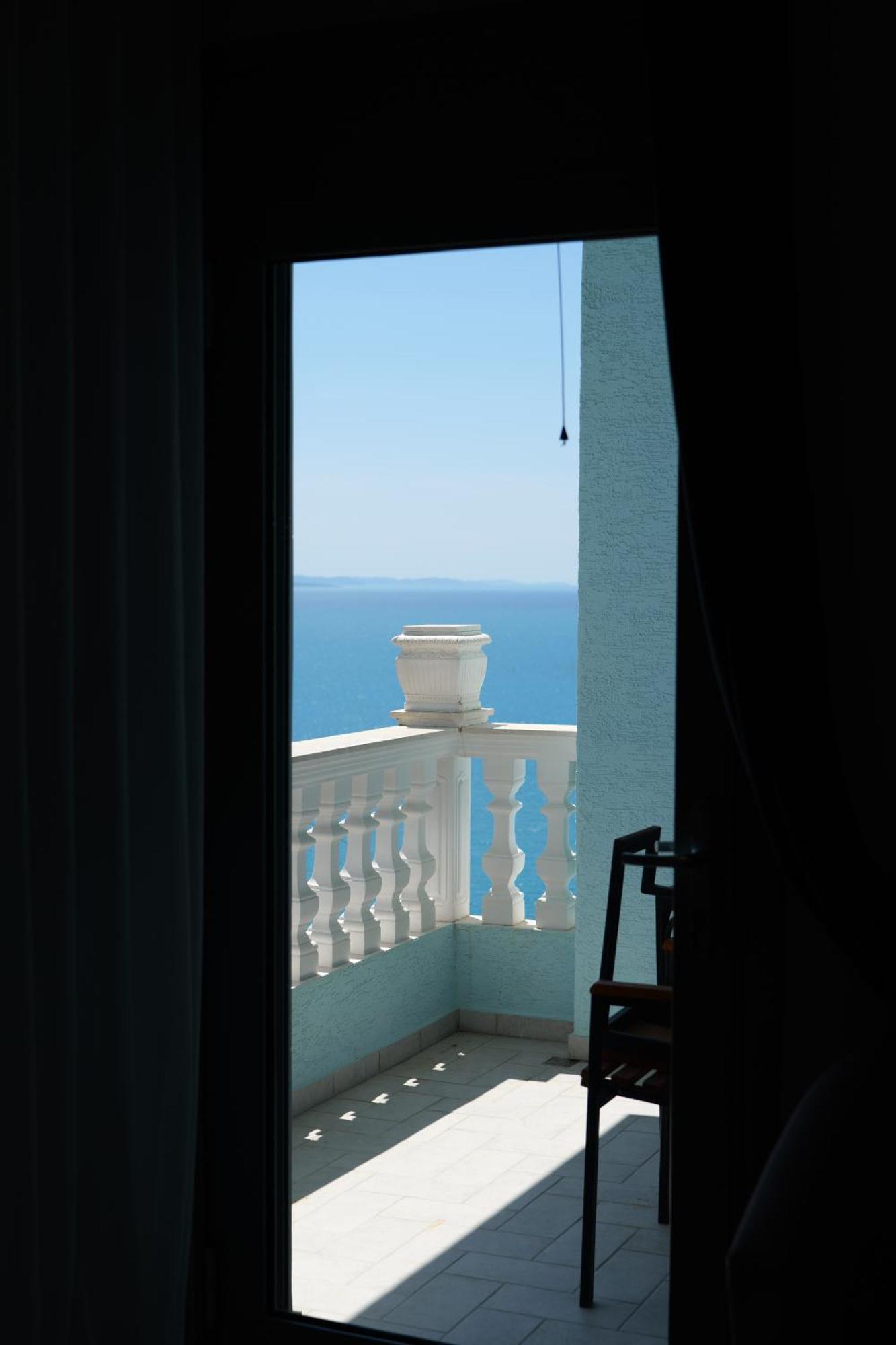 Hotel Abedini Sarandë エクステリア 写真